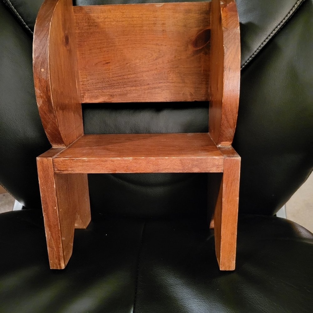 SALE! ANTIQUE WOODEN DOLL CHAIR! FREE SHIPPING! FIRM ON PRICE.
